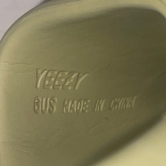 YEEZY SANDALS SIZE 6 - Picture 6 of 6